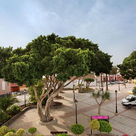 Casa Plaza San Nicolas De Bari Sardina エクステリア 写真