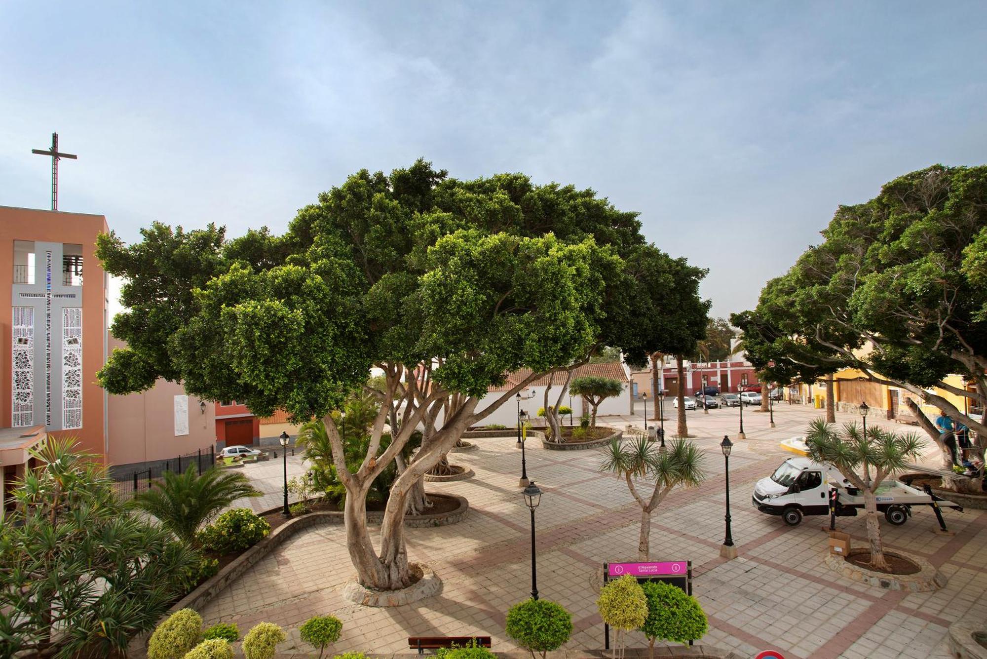 Casa Plaza San Nicolas De Bari Sardina エクステリア 写真